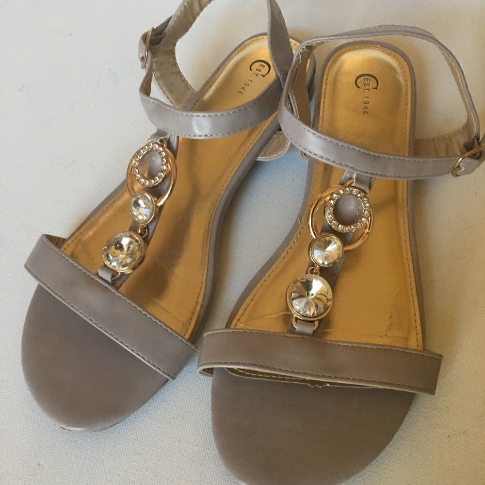 C Est 2946 Cato women flat sandals size 9 nude